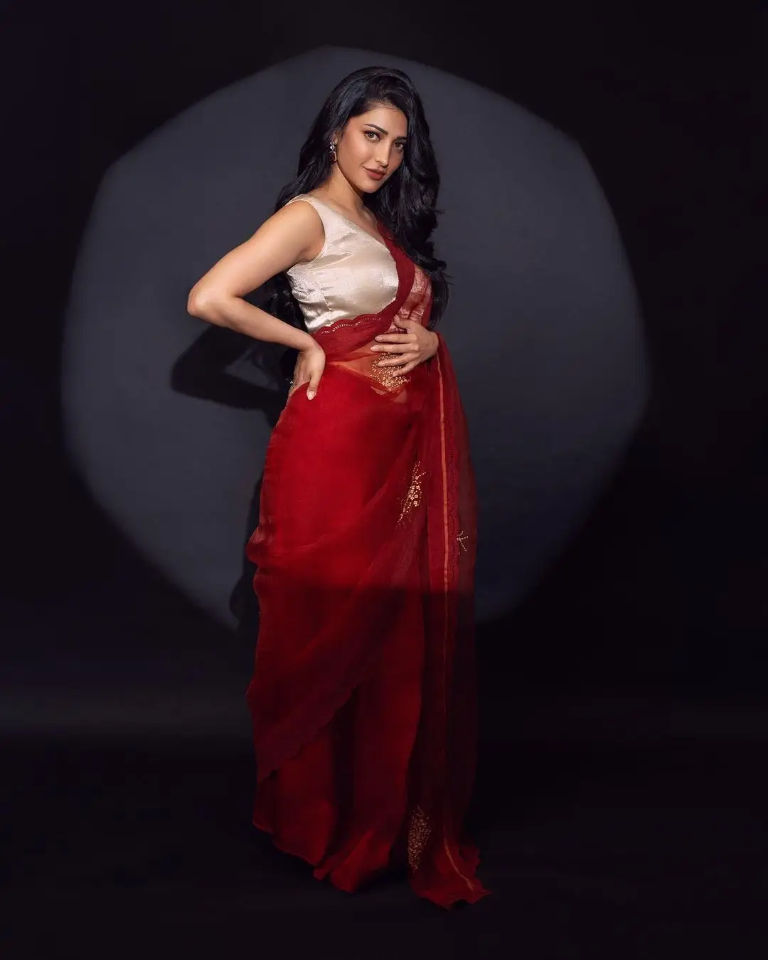 Tollywood Actress Shruti Haasan in Sleeveless Red Saree